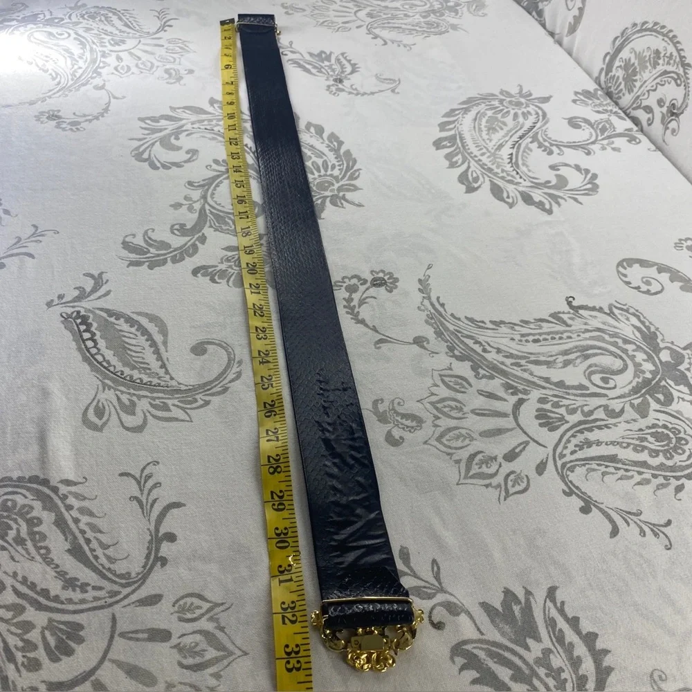 Vintage Gold Toned Ornament Buckle And Black‎ Belt Sm/Medium